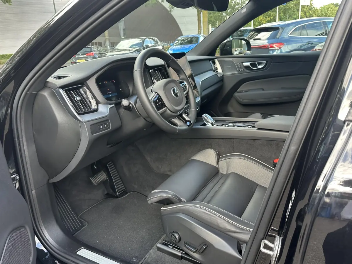 2.0 T8 Plug-in hybrid AWD Plus Black Edition VAN: 59.900,- ND: 56.877,- UW HERSTVOORDEEL: 2.023,- | TREKHAAK | DEALER ONDERHOUDEN | HEAD UP | 360CAMERA | FABR. GARANTIE! |