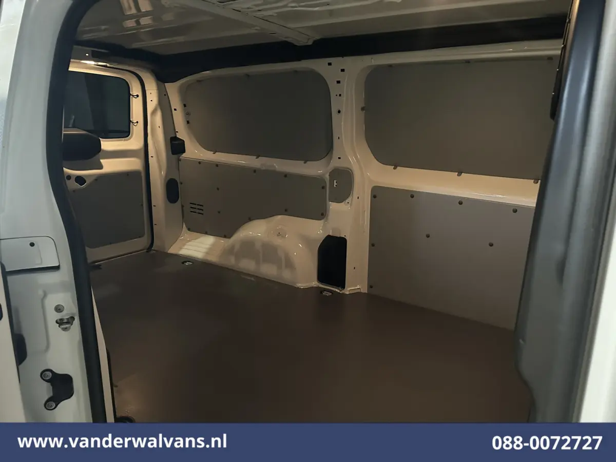 2.0 D-4D 123pk L3H1 Euro6 Airco | Camera | Apple Carplay | Cruisecontrol Android Auto, Parkeersensoren, Bijrijdersbank