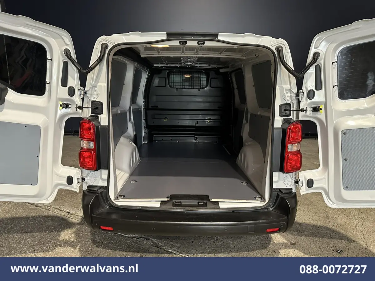2.0 D-4D 123pk L3H1 Euro6 Airco | Camera | Apple Carplay | Cruisecontrol Android Auto, Parkeersensoren, Bijrijdersbank