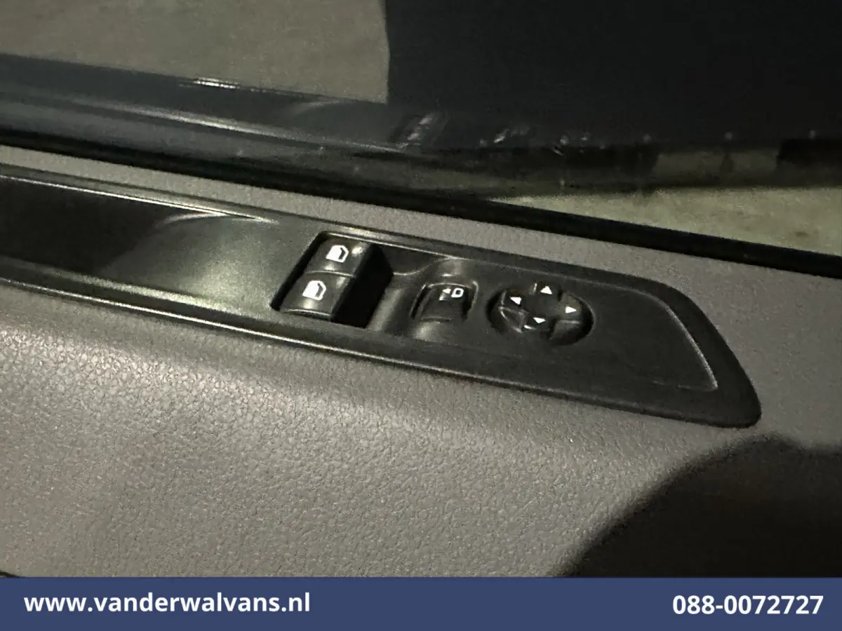 2.0 D-4D 123pk L3H1 Euro6 Airco | Camera | Apple Carplay | Cruisecontrol Android Auto, Parkeersensoren, Bijrijdersbank