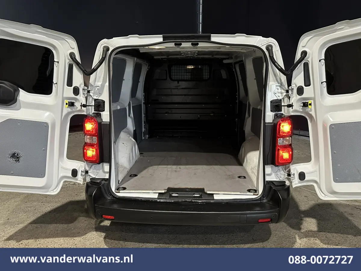 2.0 D-4D 123pk L3H1 Euro6 Airco | Camera | Apple Carplay | Cruisecontrol Android Auto, Parkeersensoren, Bijrijdersbank