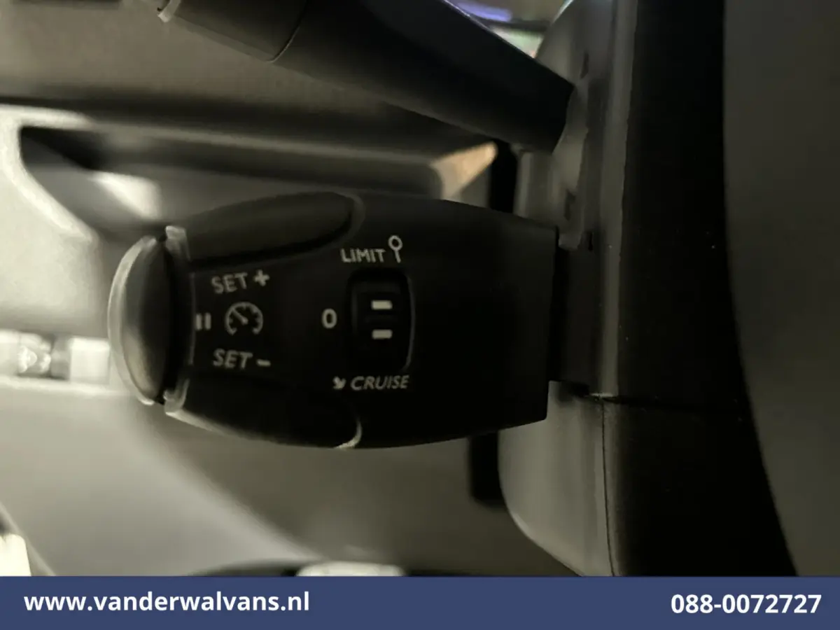 2.0 D-4D 123pk L3H1 Euro6 Airco | Camera | Apple Carplay | Cruisecontrol Android Auto, Parkeersensoren, Bijrijdersbank