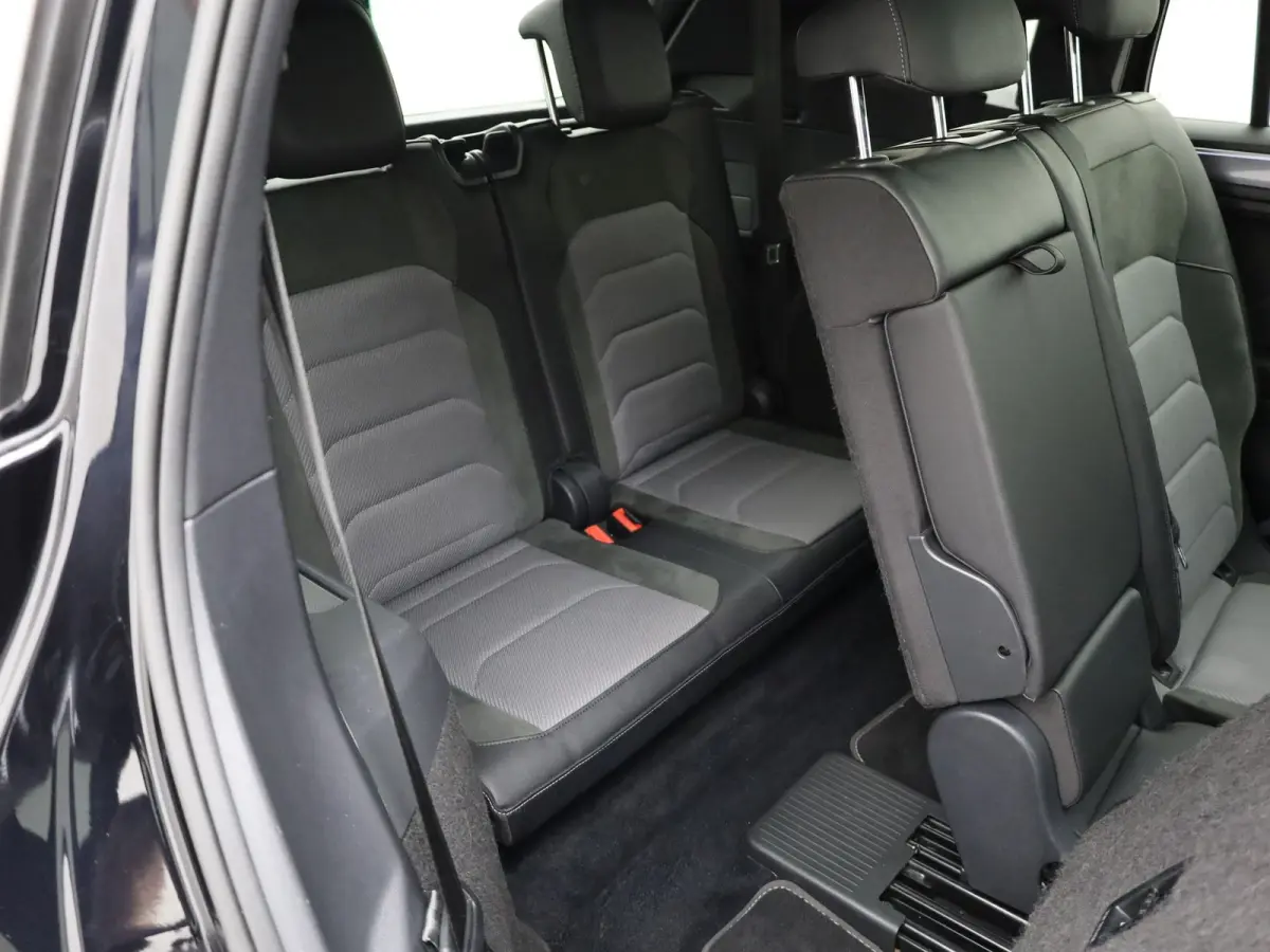 1.5 TSI Highline Business R 7p. | R-Line | Pano | 360 Camera | Keyless | Dynaudio | Trekhaak wegkl. | Prijs Rijklaar!!