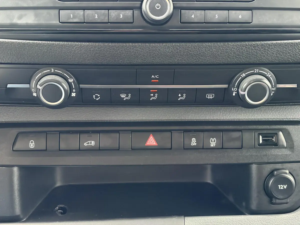 1.6 BlueHDI 95 L1H1*HAAK*A/C*CRUISE*OMVORMER*PDC*