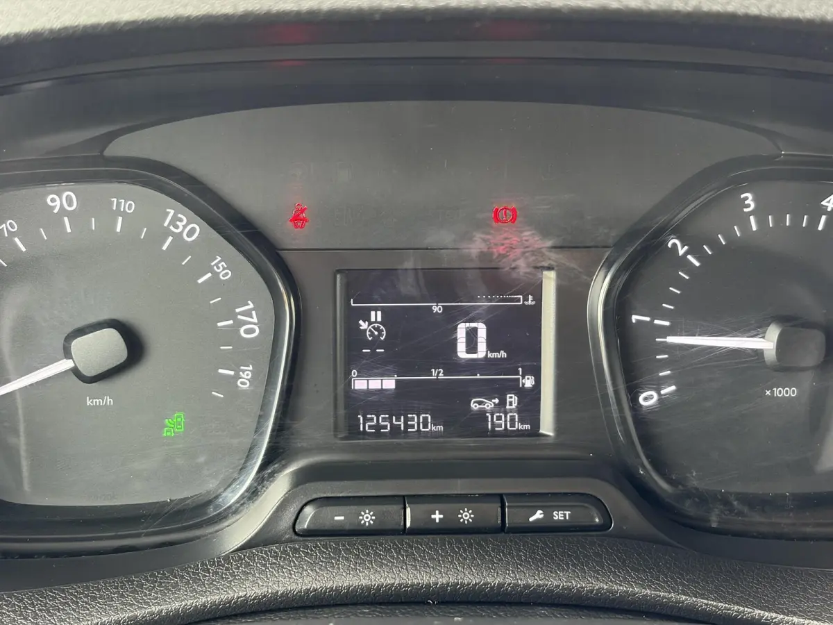 1.6 BlueHDI 95 L1H1*HAAK*A/C*CRUISE*OMVORMER*PDC*