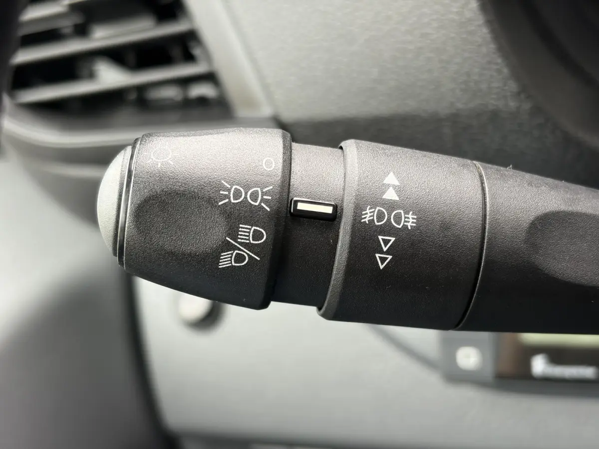 1.6 BlueHDI 95 L1H1*HAAK*A/C*CRUISE*OMVORMER*PDC*