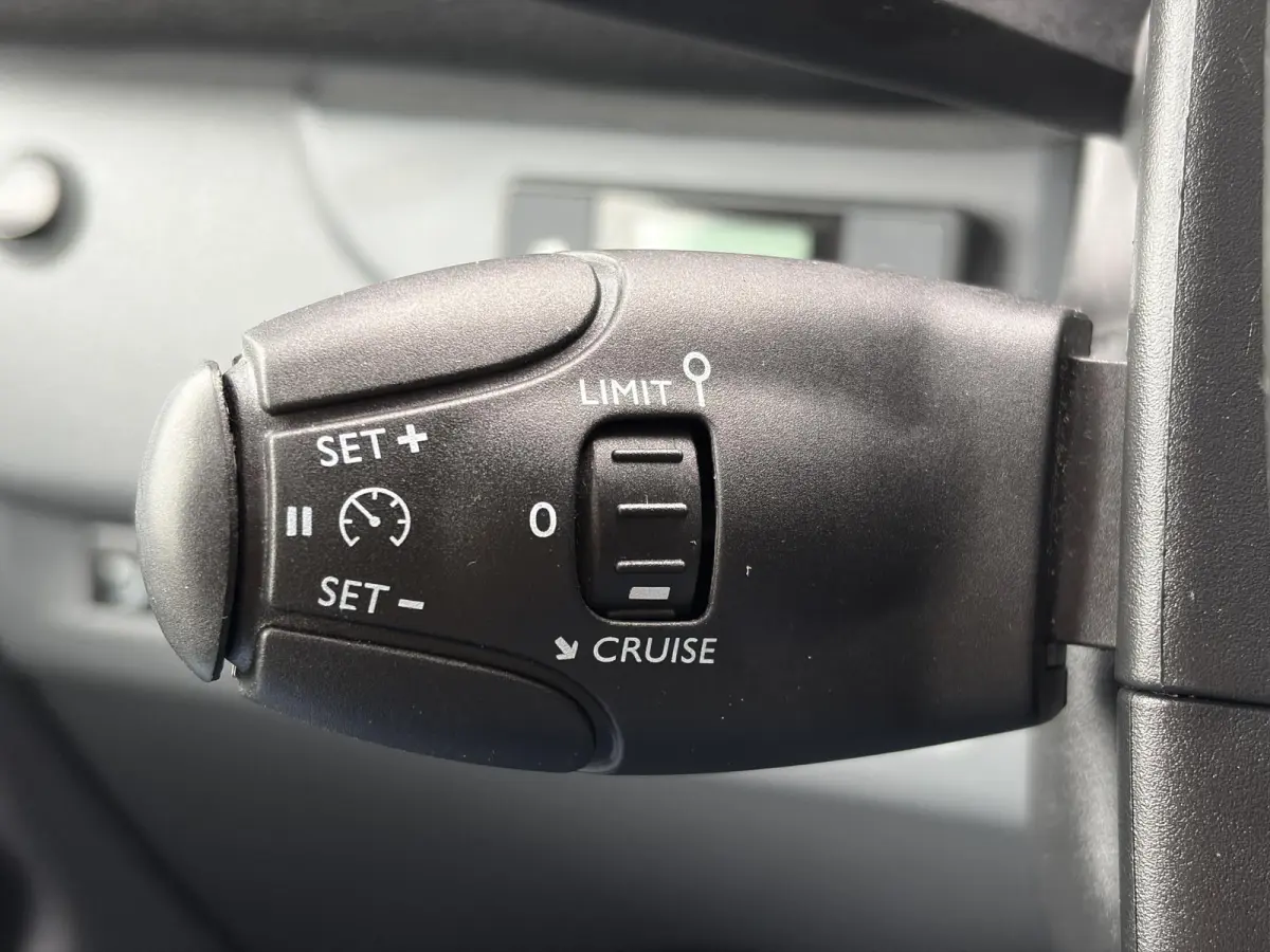 1.6 BlueHDI 95 L1H1*HAAK*A/C*CRUISE*OMVORMER*PDC*