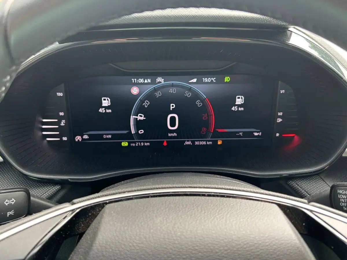 1.0 TSI Business Edition Navigatie/ ACC /Pdc/Camera / LED / Keyless /DAB+