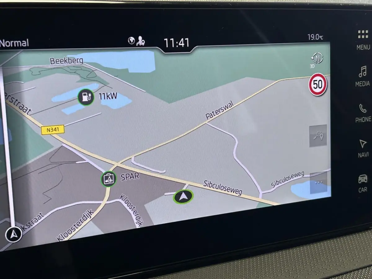 1.0 TSI Business Edition Navigatie/ ACC /Pdc/Camera / LED / Keyless /DAB+