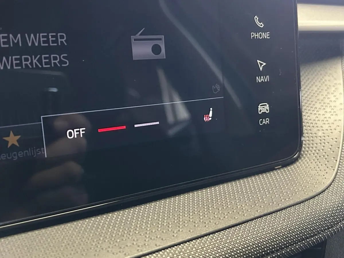 1.0 TSI Business Edition Navigatie/ ACC /Pdc/Camera / LED / Keyless /DAB+
