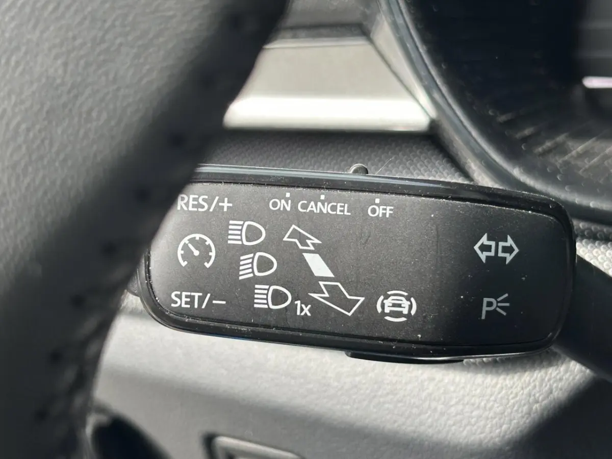 1.0 TSI Business Edition Navigatie/ ACC /Pdc/Camera / LED / Keyless /DAB+