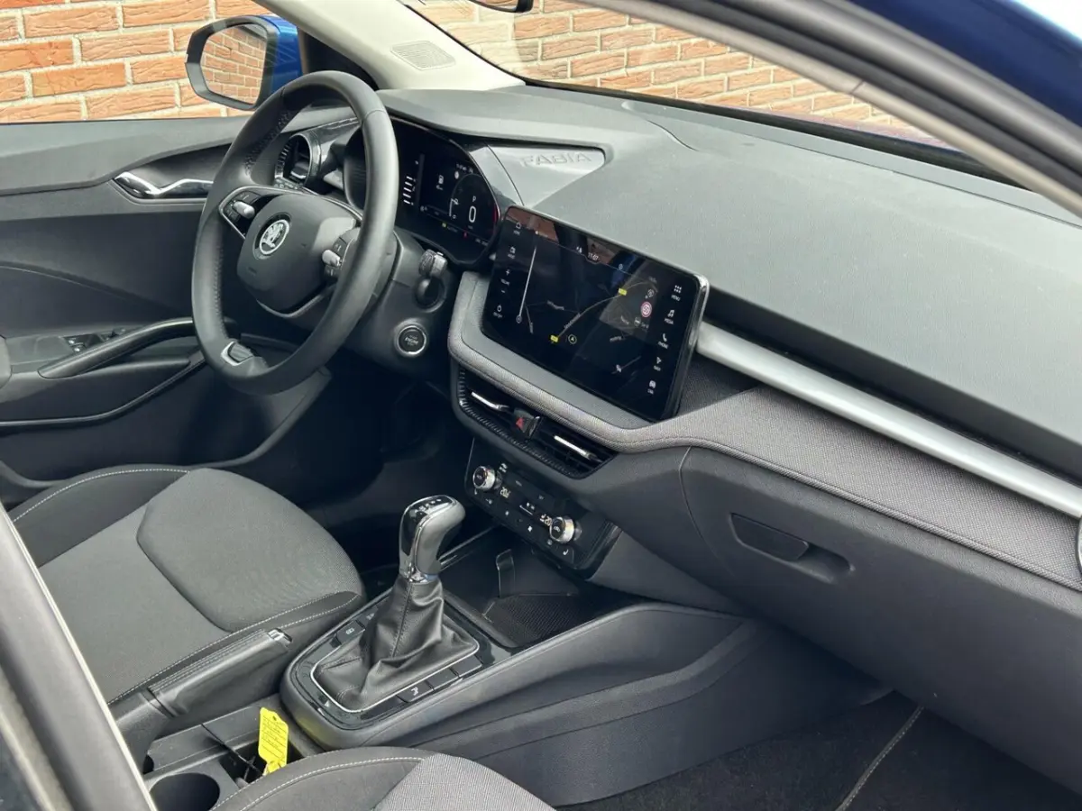1.0 TSI Business Edition Navigatie/ ACC /Pdc/Camera / LED / Keyless /DAB+