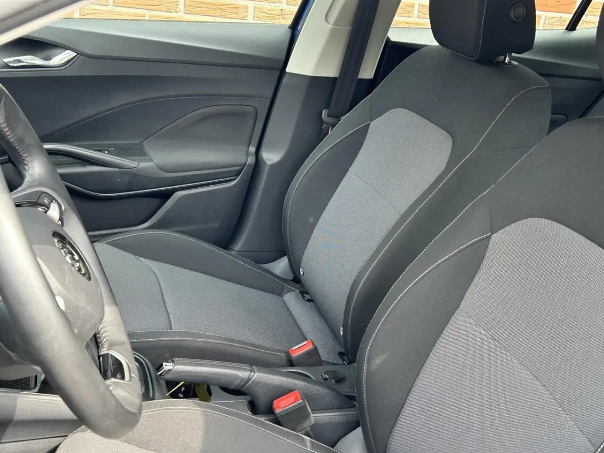 1.0 TSI Business Edition Navigatie/ ACC /Pdc/Camera / LED / Keyless /DAB+