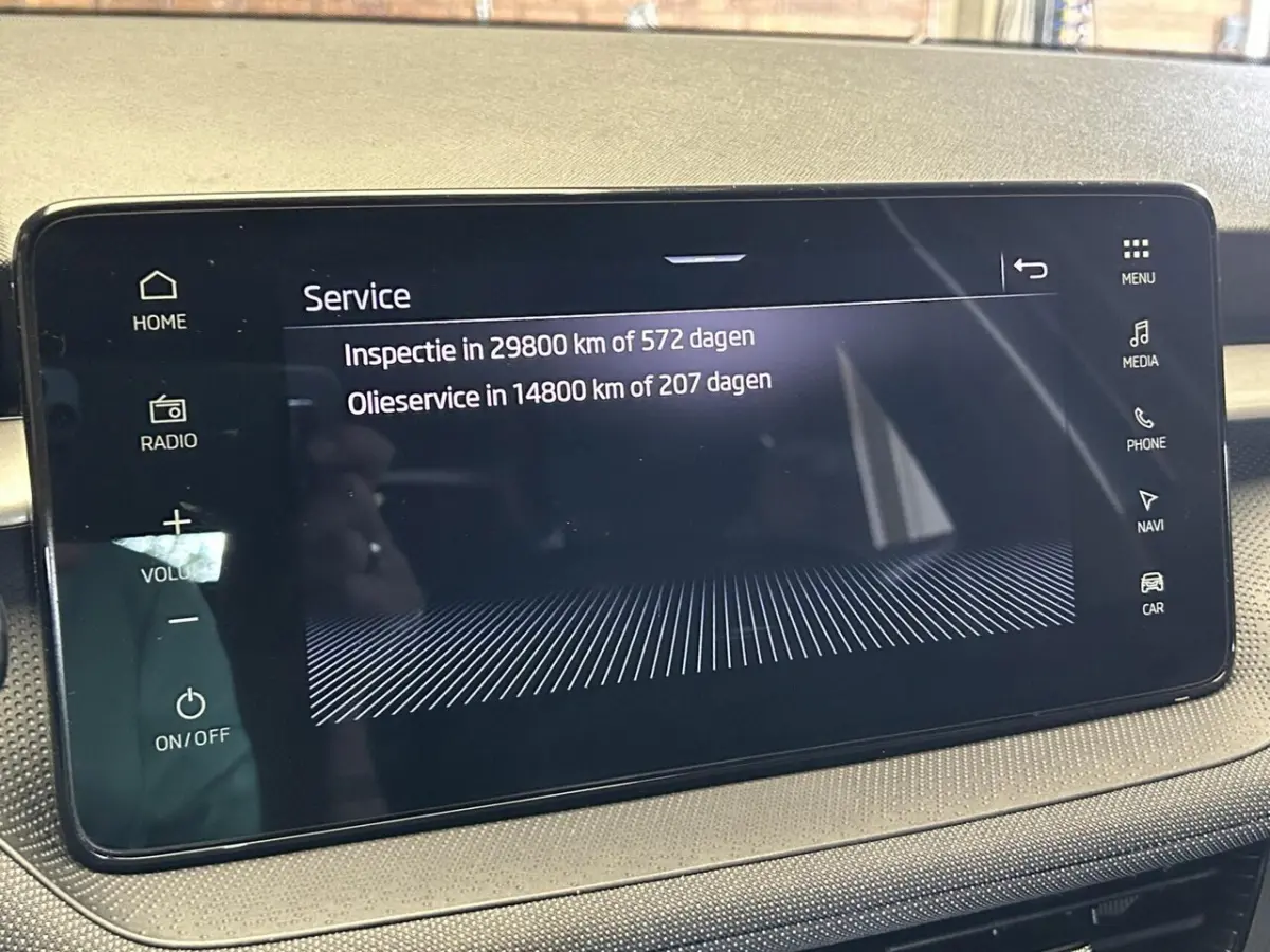1.0 TSI Business Edition Navigatie/ ACC /Pdc/Camera / LED / Keyless /DAB+