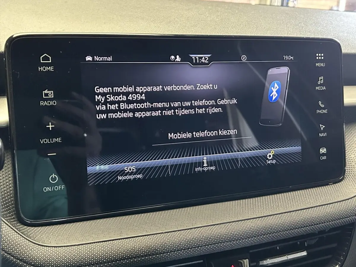 1.0 TSI Business Edition Navigatie/ ACC /Pdc/Camera / LED / Keyless /DAB+