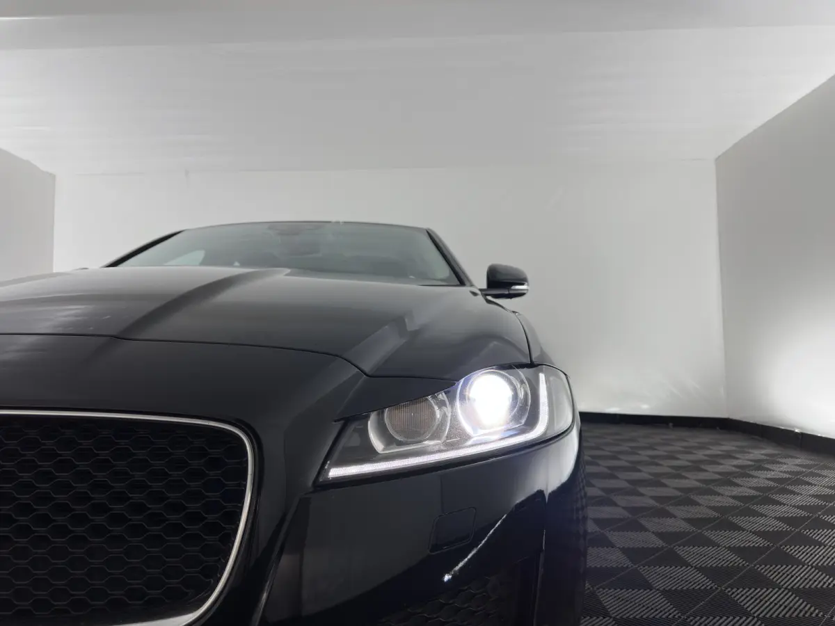 2.0d Prestige Aut.*LEATHER | BI-XENON | JAGUAR-AUDIO | HEATED-SPORTSEATS | CAMERA | PRIVACY-GLASS | SHIFTPADDLES | NAVI-FULLMAP | ECC | CARPLAY | PDC | CRUISE | LANE-ASSIST | 19''ALU*