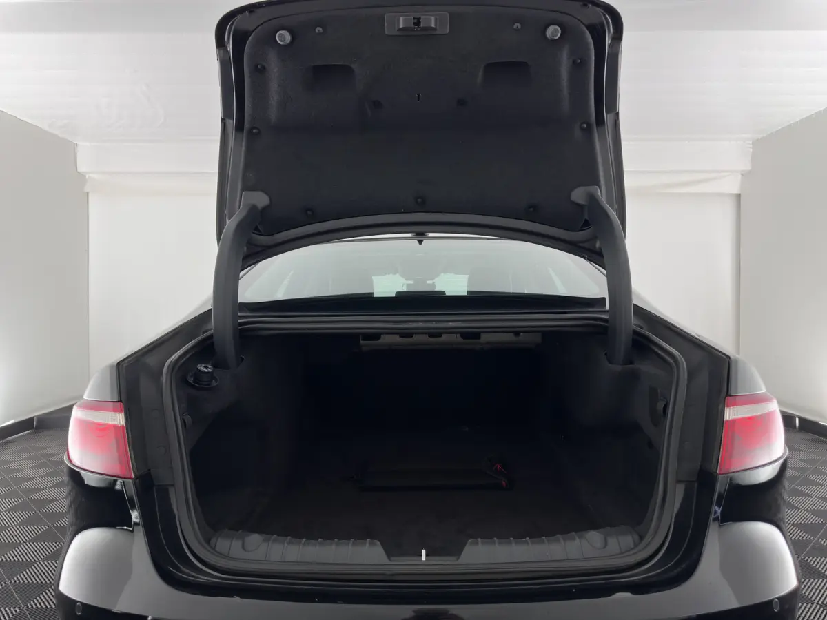 2.0d Prestige Aut.*LEATHER | BI-XENON | JAGUAR-AUDIO | HEATED-SPORTSEATS | CAMERA | PRIVACY-GLASS | SHIFTPADDLES | NAVI-FULLMAP | ECC | CARPLAY | PDC | CRUISE | LANE-ASSIST | 19''ALU*