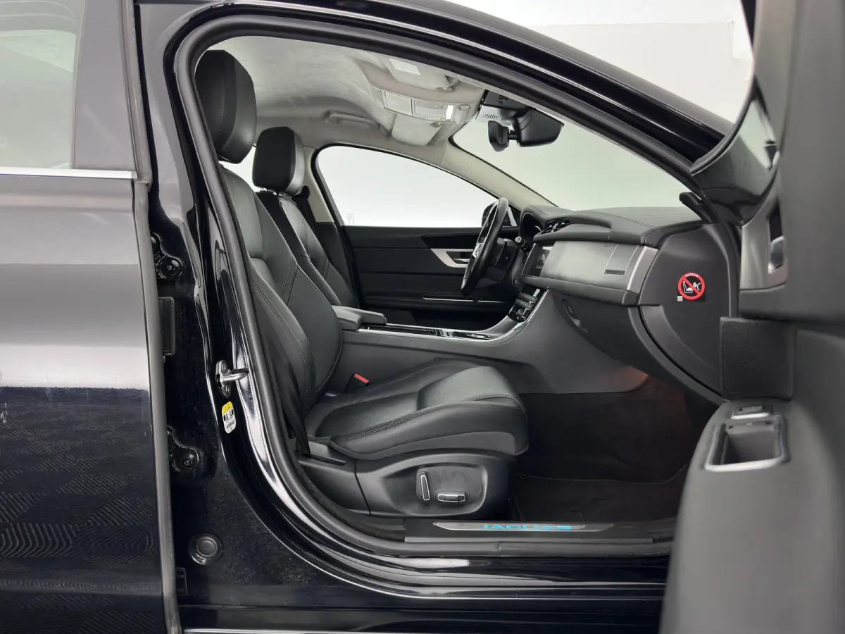 2.0d Prestige Aut.*LEATHER | BI-XENON | JAGUAR-AUDIO | HEATED-SPORTSEATS | CAMERA | PRIVACY-GLASS | SHIFTPADDLES | NAVI-FULLMAP | ECC | CARPLAY | PDC | CRUISE | LANE-ASSIST | 19''ALU*