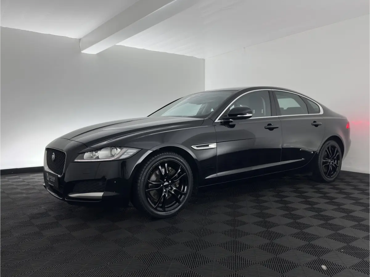 2.0d Prestige Aut.*LEATHER | BI-XENON | JAGUAR-AUDIO | HEATED-SPORTSEATS | CAMERA | PRIVACY-GLASS | SHIFTPADDLES | NAVI-FULLMAP | ECC | CARPLAY | PDC | CRUISE | LANE-ASSIST | 19''ALU*