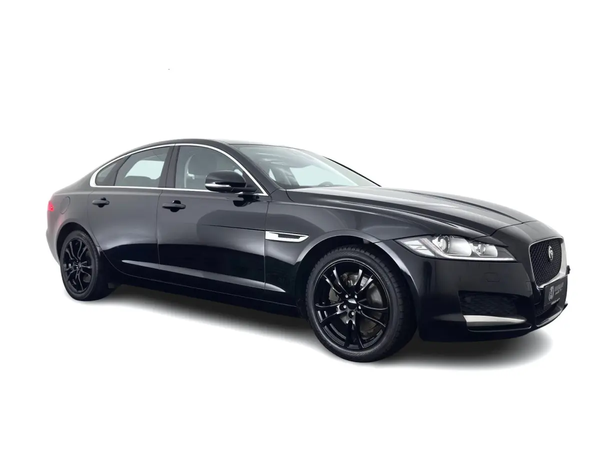 2.0d Prestige Aut.*LEATHER | BI-XENON | JAGUAR-AUDIO | HEATED-SPORTSEATS | CAMERA | PRIVACY-GLASS | SHIFTPADDLES | NAVI-FULLMAP | ECC | CARPLAY | PDC | CRUISE | LANE-ASSIST | 19''ALU*