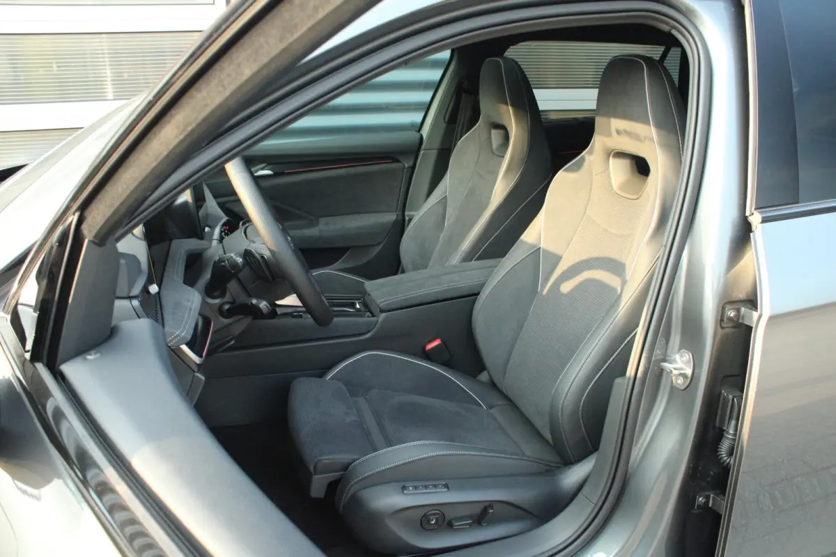 1.5 TSI PHEV 204pk Sportline Business | Simply Clever Familie Pakket | Travel Assist Plus