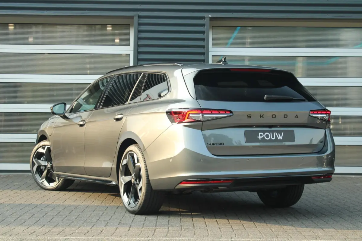 1.5 TSI PHEV 204pk Sportline Business | Simply Clever Familie Pakket | Travel Assist Plus