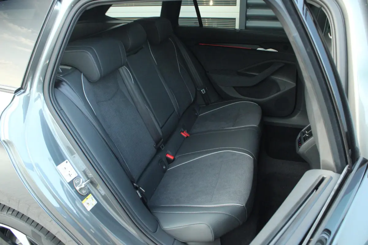1.5 TSI PHEV 204pk Sportline Business | Simply Clever Familie Pakket | Travel Assist Plus
