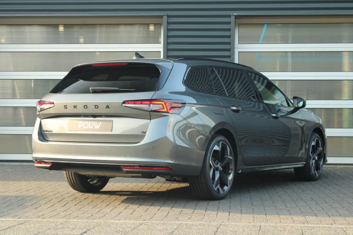 1.5 TSI PHEV 204pk Sportline Business | Simply Clever Familie Pakket | Travel Assist Plus