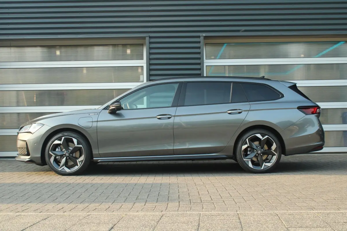 1.5 TSI PHEV 204pk Sportline Business | Simply Clever Familie Pakket | Travel Assist Plus