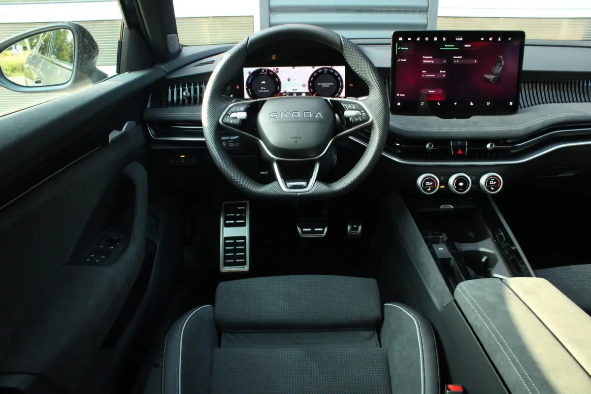 1.5 TSI PHEV 204pk Sportline Business | Simply Clever Familie Pakket | Travel Assist Plus
