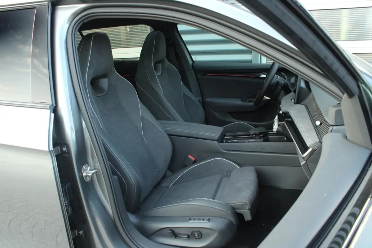 1.5 TSI PHEV 204pk Sportline Business | Simply Clever Familie Pakket | Travel Assist Plus