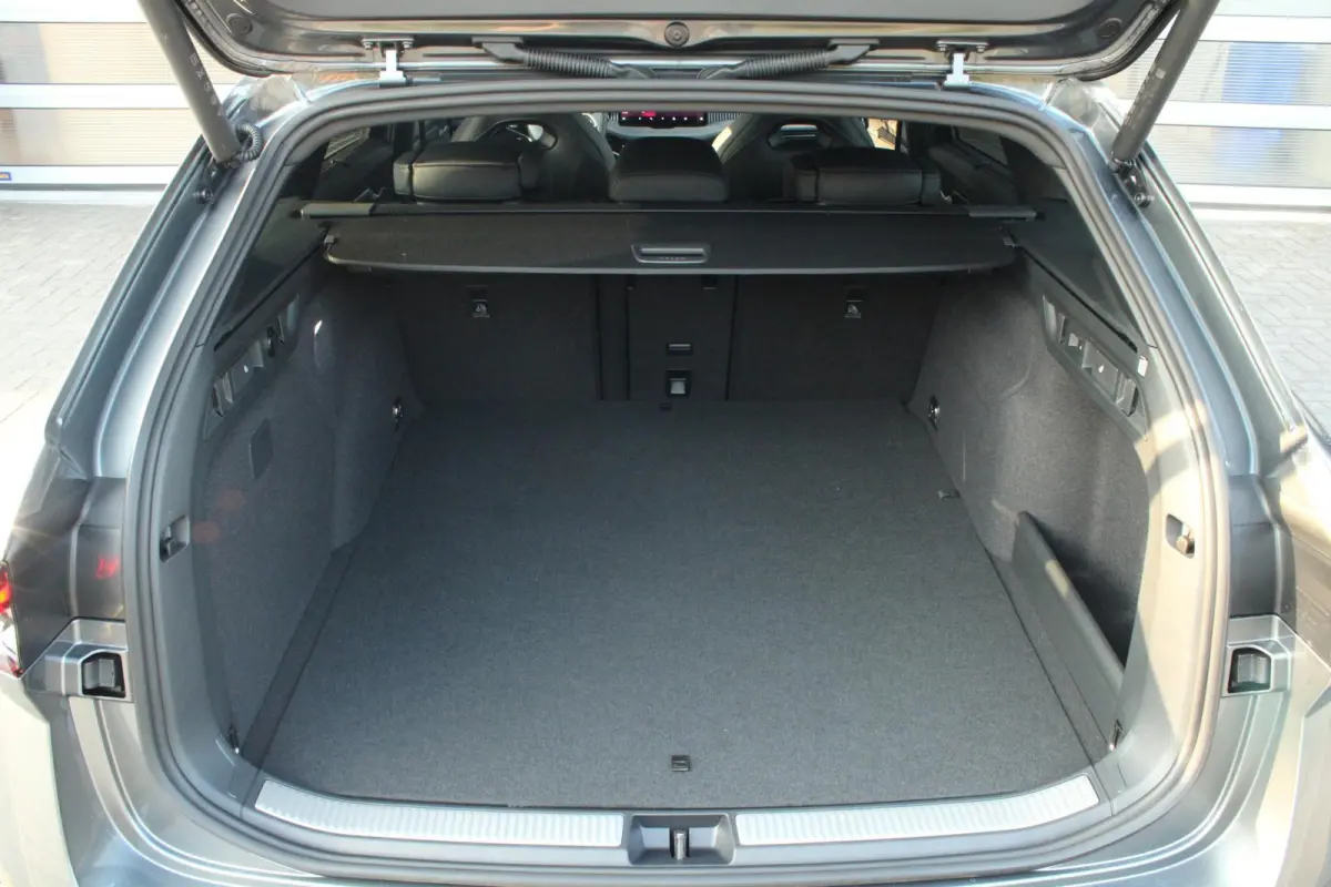 1.5 TSI PHEV 204pk Sportline Business | Simply Clever Familie Pakket | Travel Assist Plus