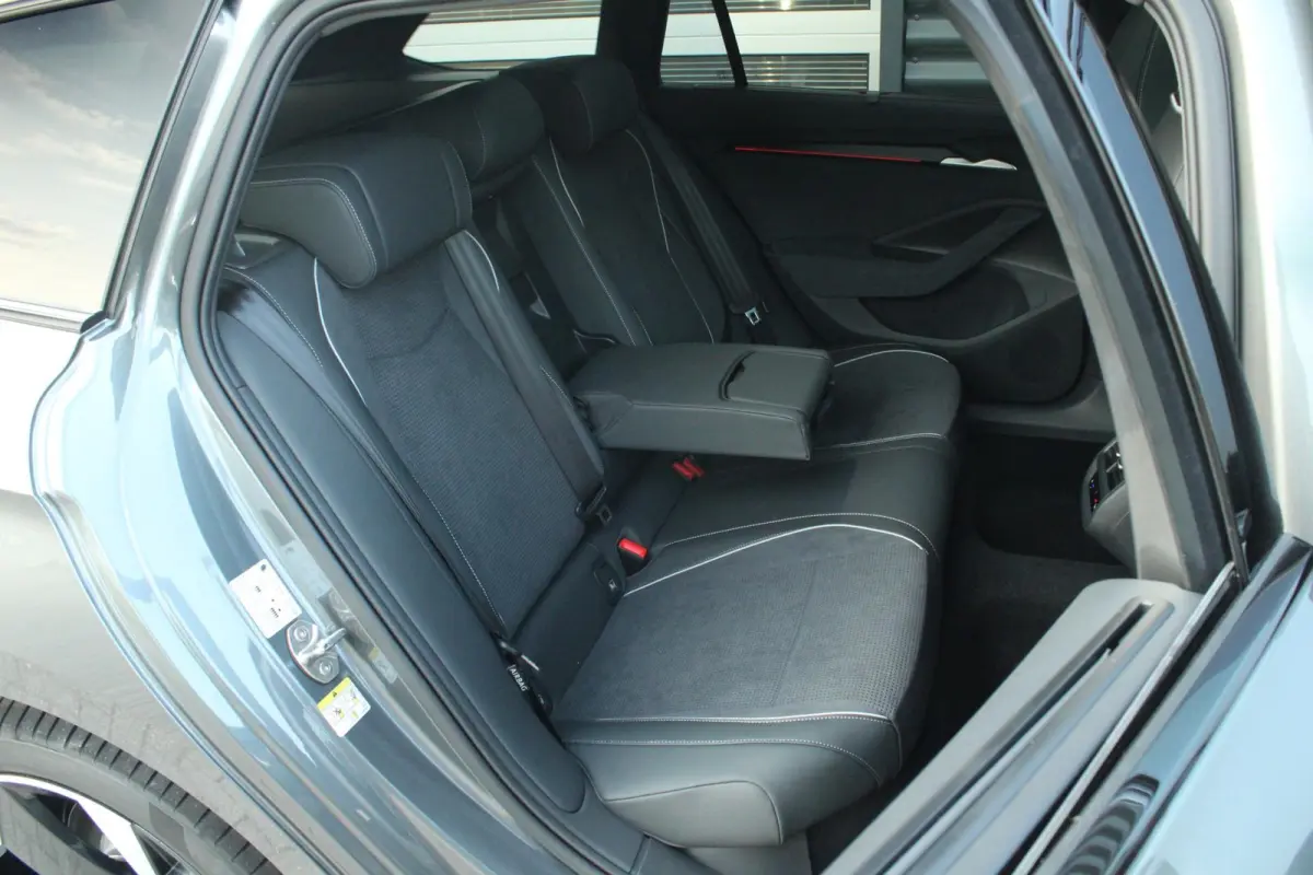1.5 TSI PHEV 204pk Sportline Business | Simply Clever Familie Pakket | Travel Assist Plus