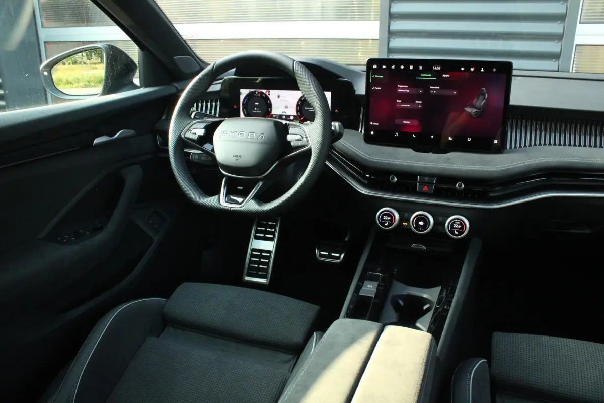 1.5 TSI PHEV 204pk Sportline Business | Simply Clever Familie Pakket | Travel Assist Plus