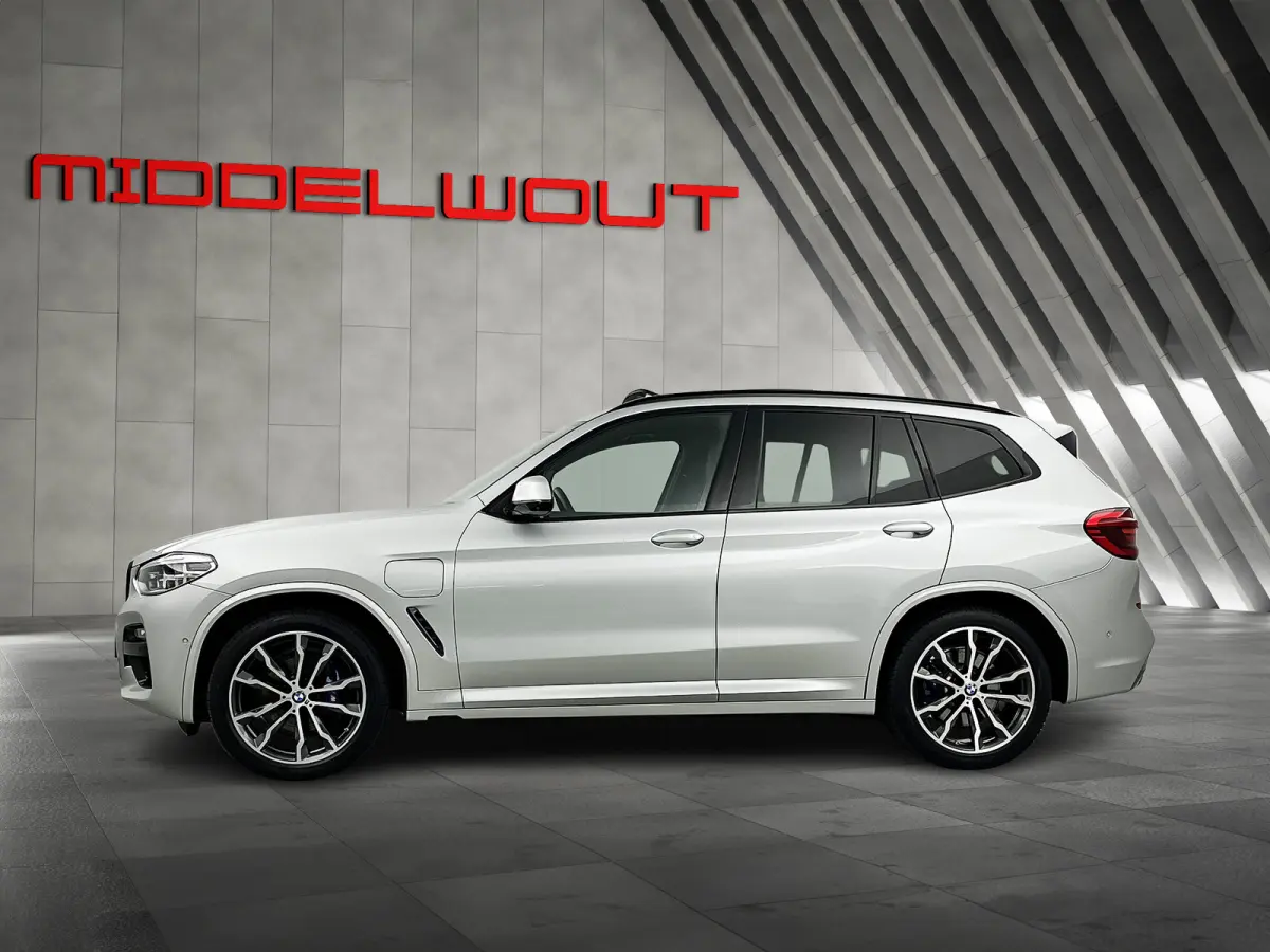 xDrive30e M-Sport/Panodak/H&K/Head up/Leder/20inch LMV/360cam