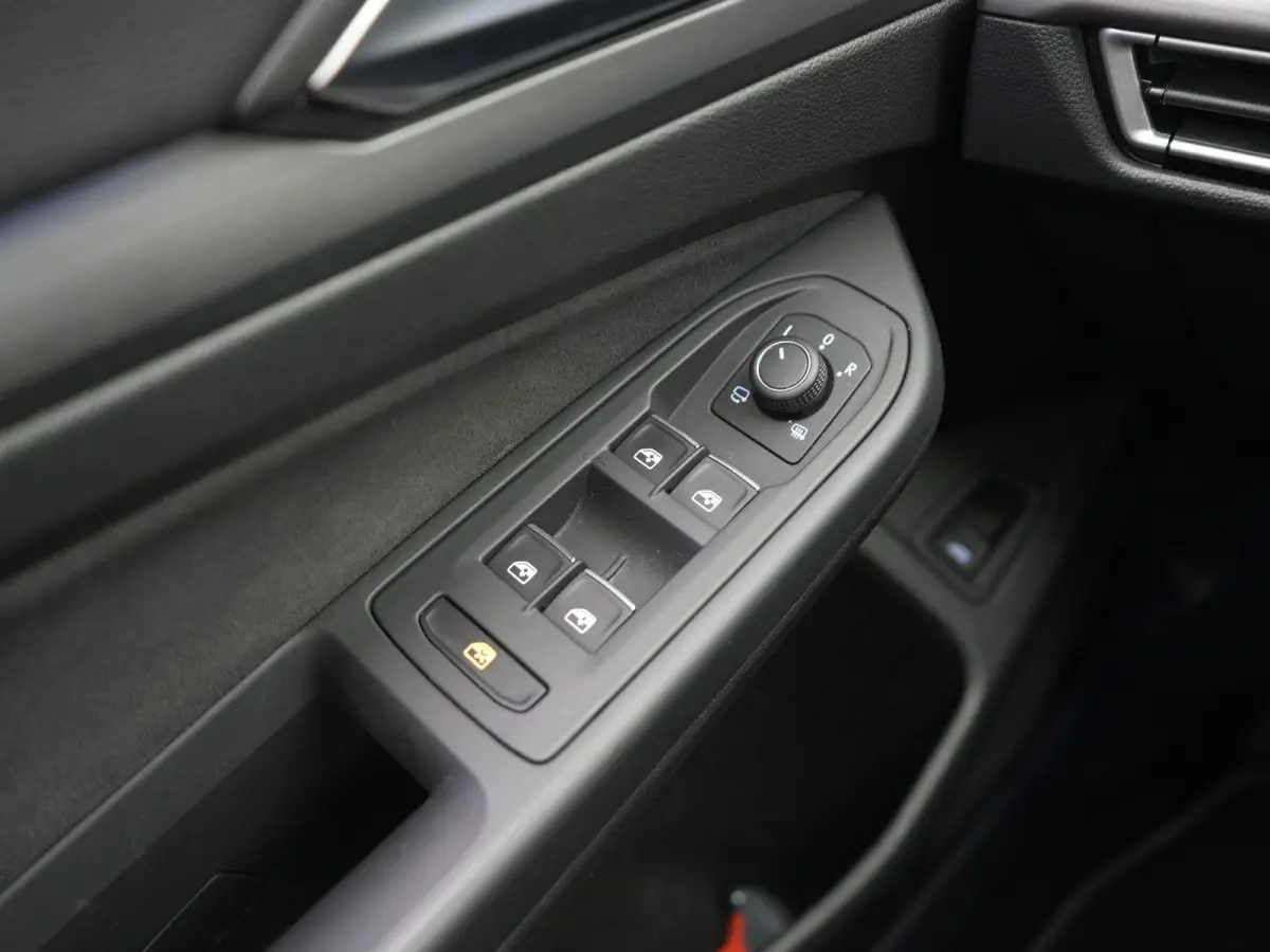 1.5 eTSI Business AUTOMAAT | PANORAMADAK | SPORTSTOELEN | ADAPTIEVE CRUISE | STOEL & STUURVERWARMING | MEMORY | ELEKTRISCHE STOEL | NAVIGATIE | APPLE CARPLAY | PDC | 12 MAANDEN BOVAG GARANTI