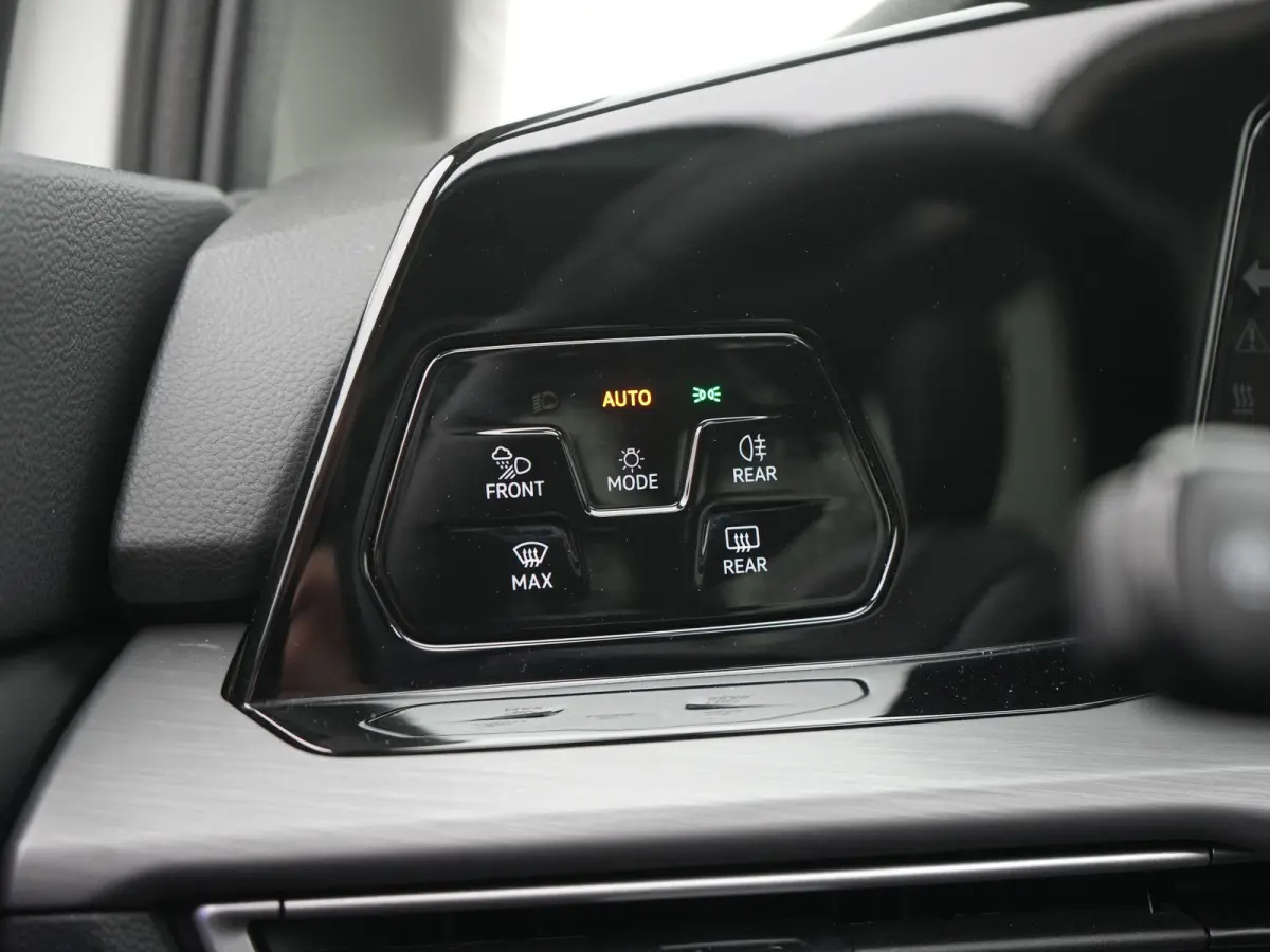 1.5 eTSI Business AUTOMAAT | PANORAMADAK | SPORTSTOELEN | ADAPTIEVE CRUISE | STOEL & STUURVERWARMING | MEMORY | ELEKTRISCHE STOEL | NAVIGATIE | APPLE CARPLAY | PDC | 12 MAANDEN BOVAG GARANTI