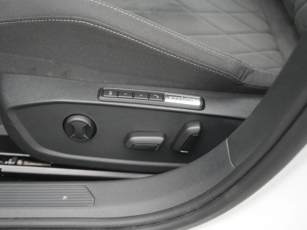 1.5 eTSI Business AUTOMAAT | PANORAMADAK | SPORTSTOELEN | ADAPTIEVE CRUISE | STOEL & STUURVERWARMING | MEMORY | ELEKTRISCHE STOEL | NAVIGATIE | APPLE CARPLAY | PDC | 12 MAANDEN BOVAG GARANTI