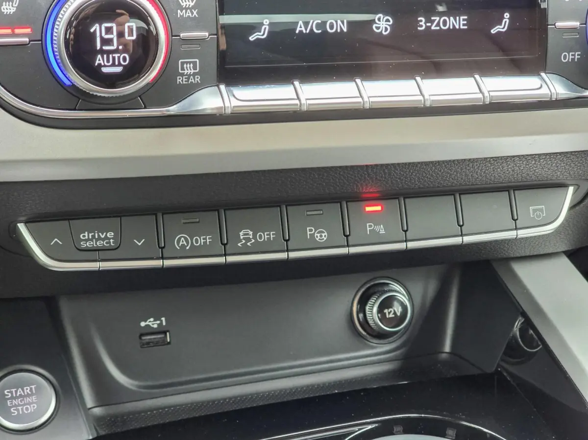 40 TFSI|CARPLAY|CRUISE|CAMERA|SFEER|STOELV