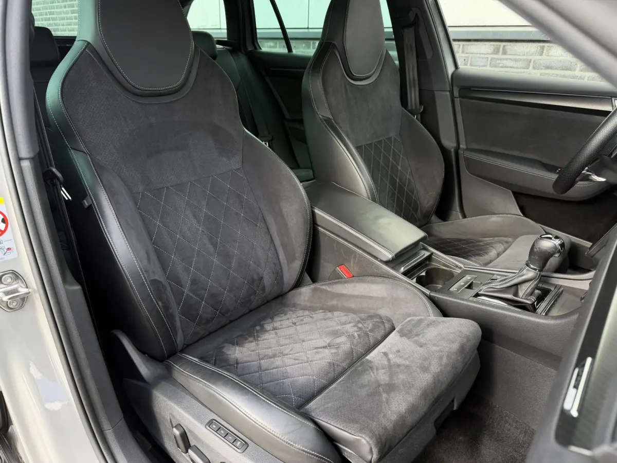 1.4 TSI iV Sportline Business | Elek. Trekhaak | Memory | Sfeerverlichting | Carplay | Navi |