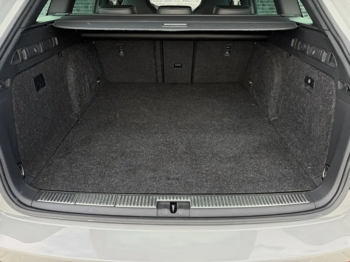 1.4 TSI iV Sportline Business | Elek. Trekhaak | Memory | Sfeerverlichting | Carplay | Navi |