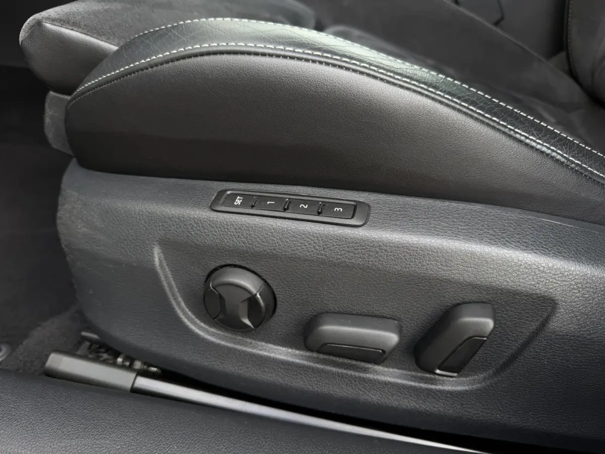 1.4 TSI iV Sportline Business | Elek. Trekhaak | Memory | Sfeerverlichting | Carplay | Navi |