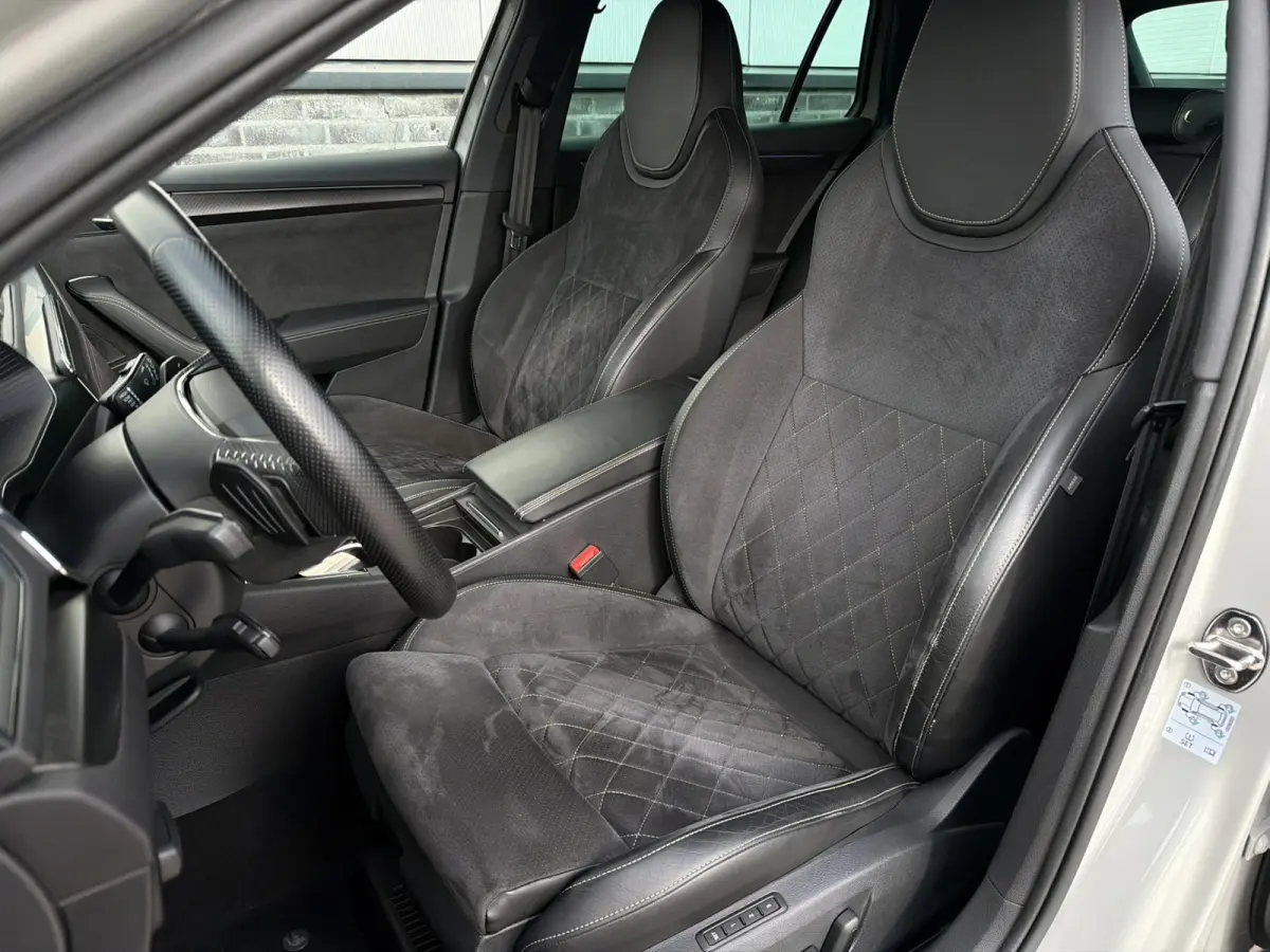 1.4 TSI iV Sportline Business | Elek. Trekhaak | Memory | Sfeerverlichting | Carplay | Navi |
