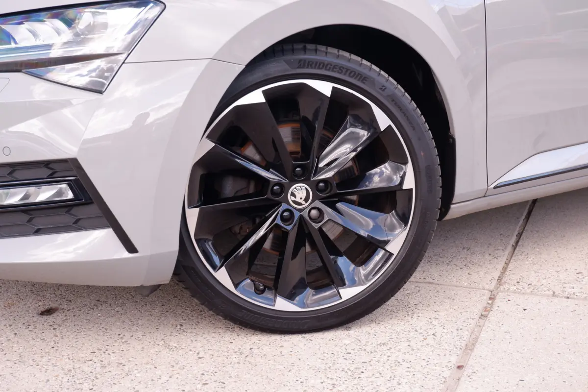 1.4 TSI iV Sportline Business | Elek. Trekhaak | Memory | Sfeerverlichting | Carplay | Navi |