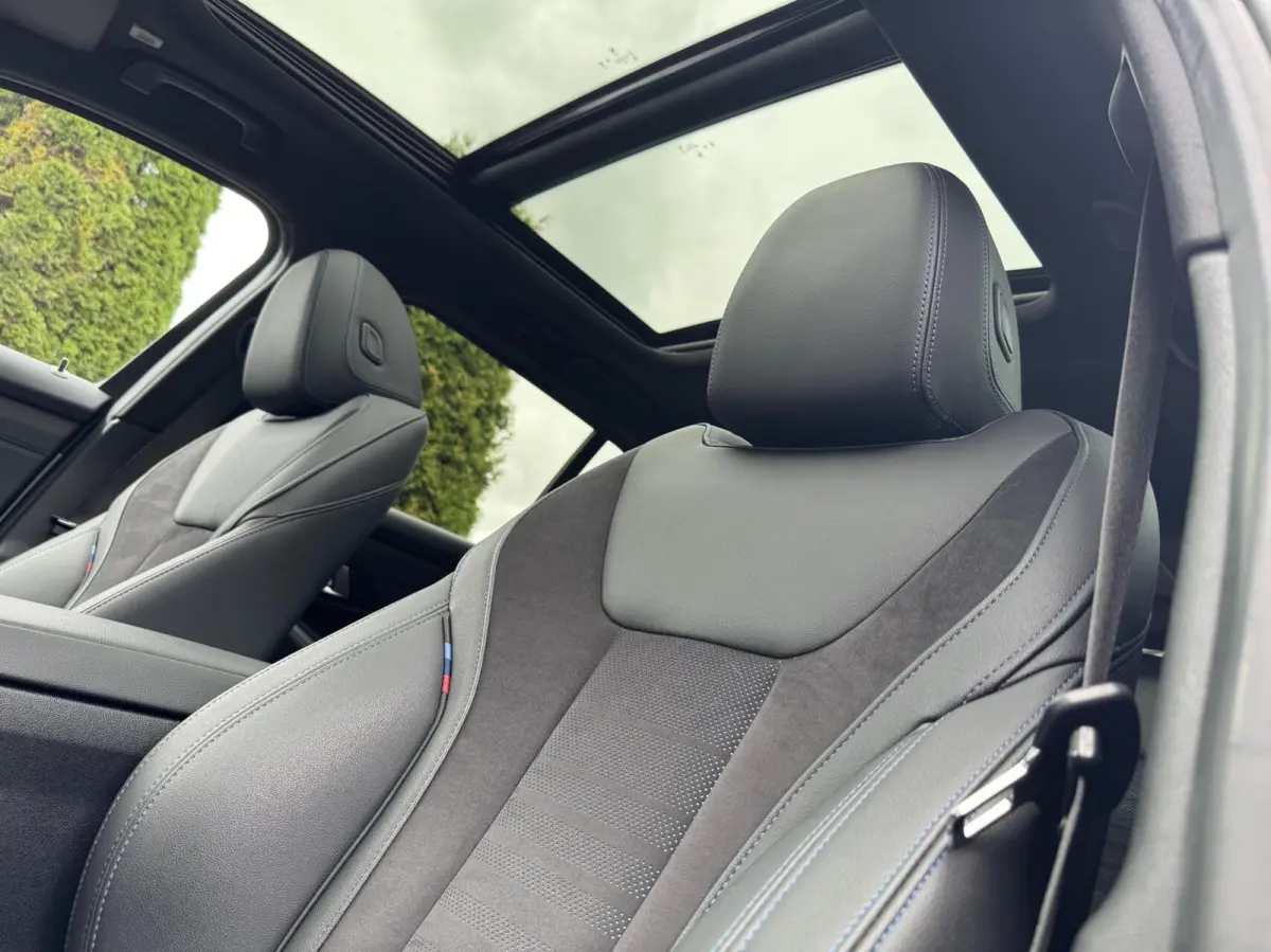 318i M Sport Pano Carbon H/K Brooklyn Grau Carplay Led