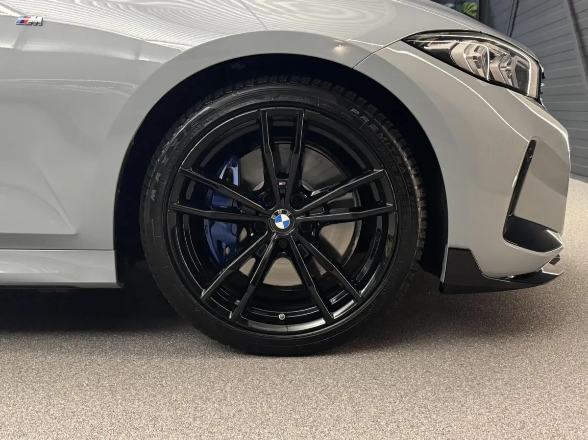 318i M Sport Pano Carbon H/K Brooklyn Grau Carplay Led