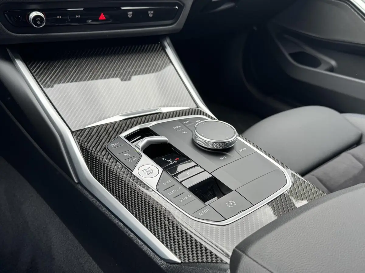 318i M Sport Pano Carbon H/K Brooklyn Grau Carplay Led