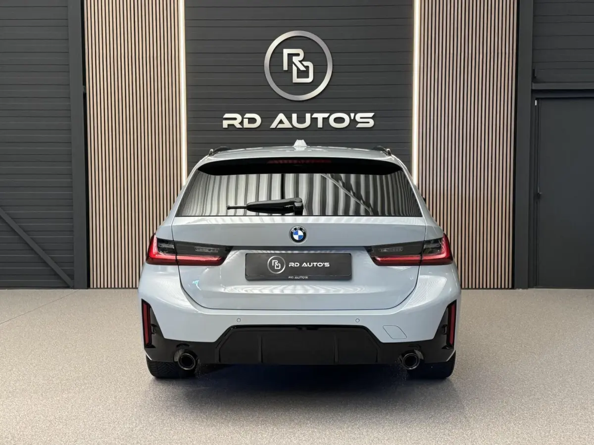 318i M Sport Pano Carbon H/K Brooklyn Grau Carplay Led