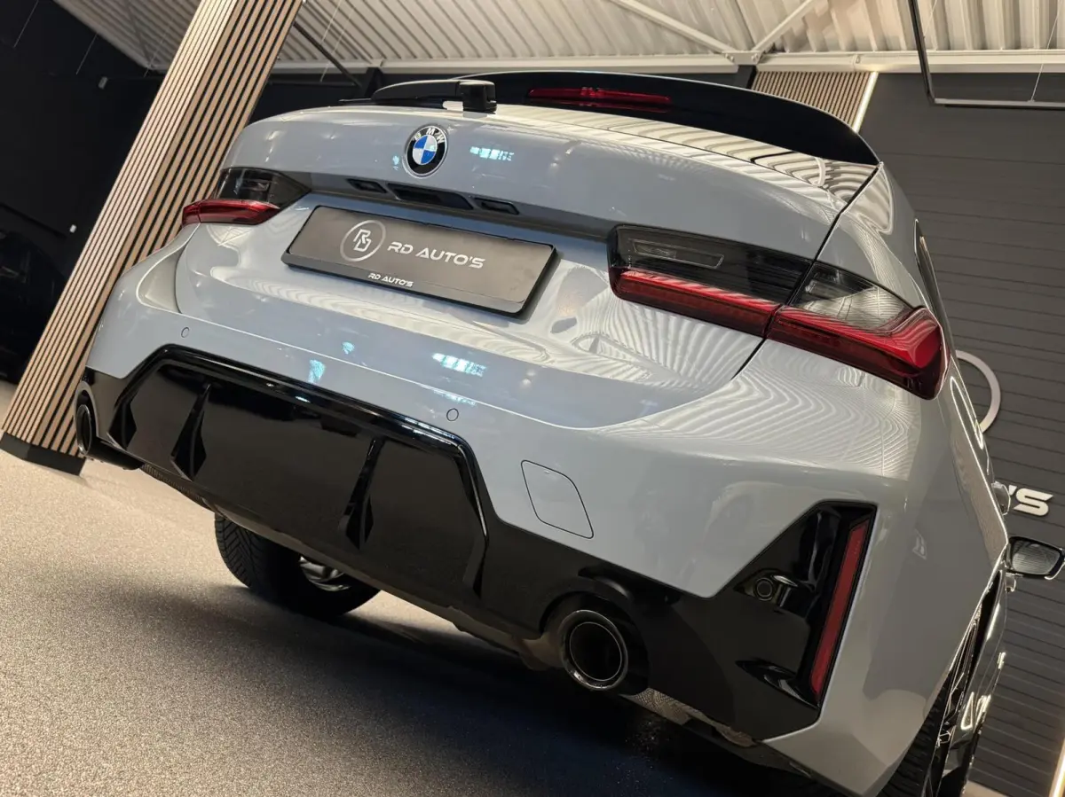 318i M Sport Pano Carbon H/K Brooklyn Grau Carplay Led