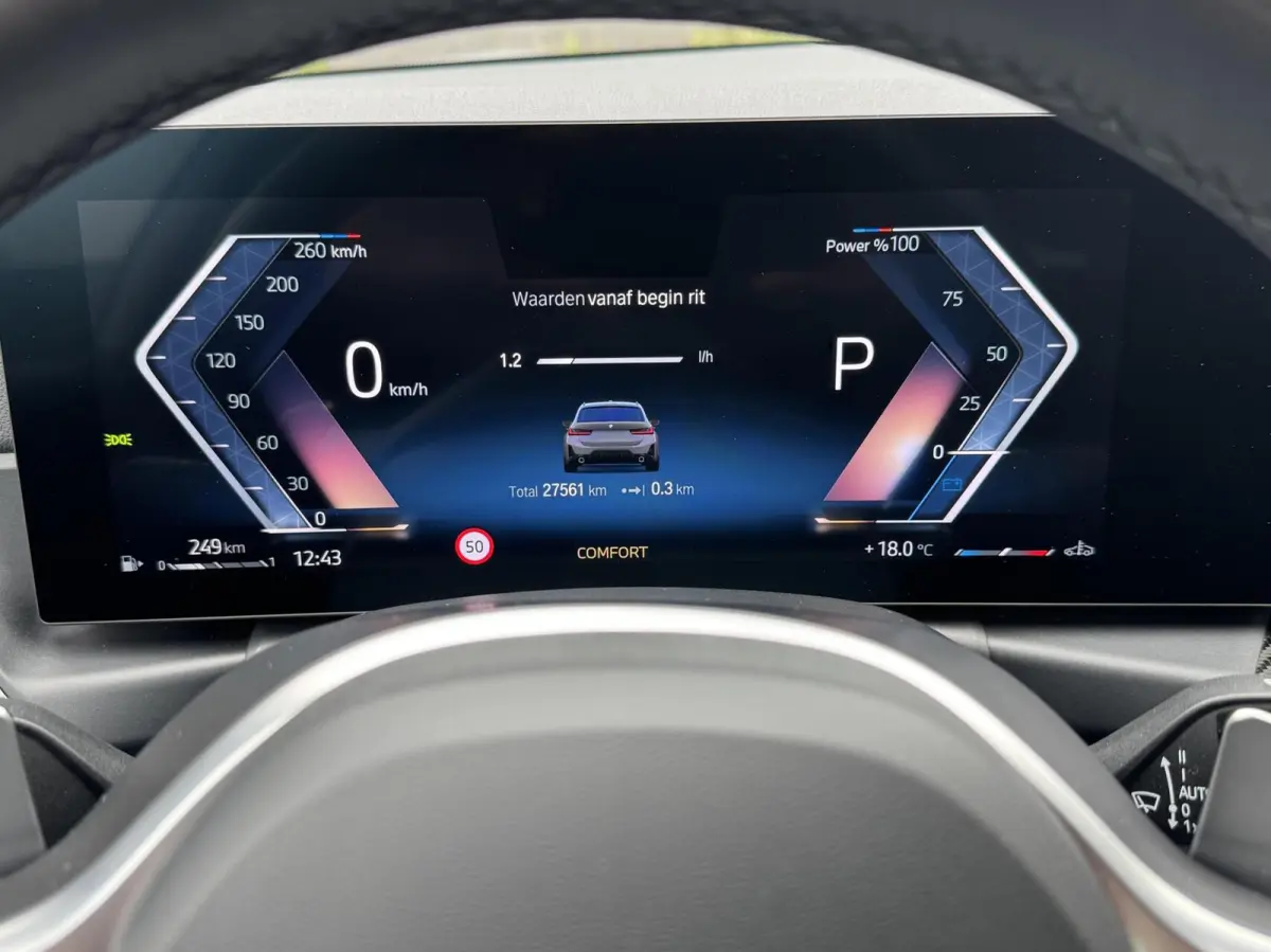 318i M Sport Pano Carbon H/K Brooklyn Grau Carplay Led